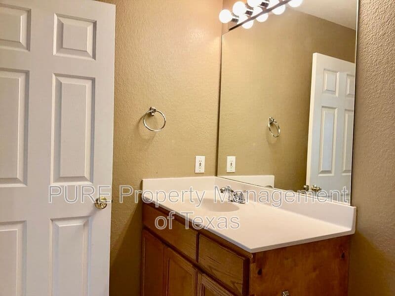Austin Condo: 8605 Talyne Chaise Circle