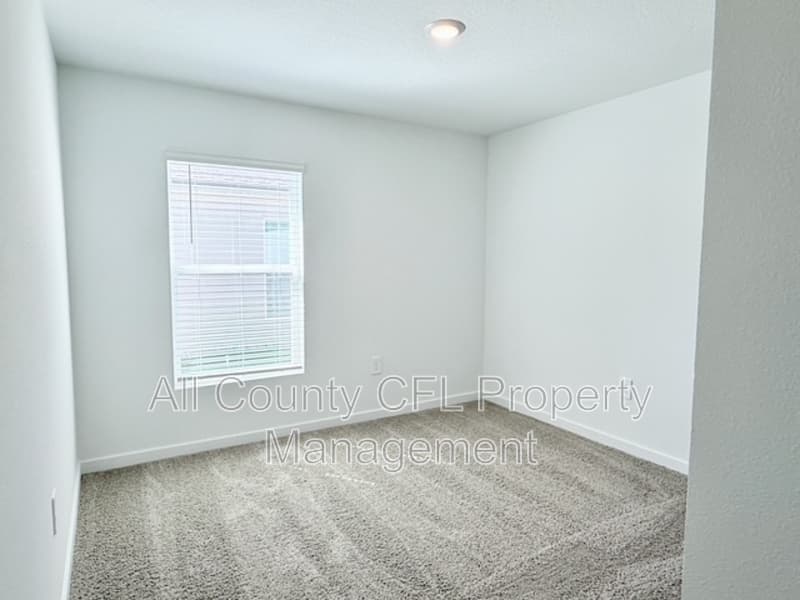 Lady Lake House: 219 Skyfield Court