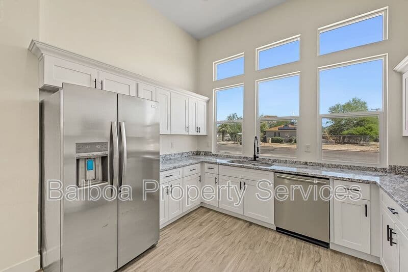 Buckeye Condo: 212 2nd Ave E
