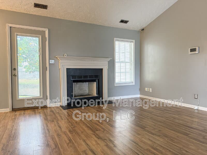 Raeford House: 162 Cavalier Dr