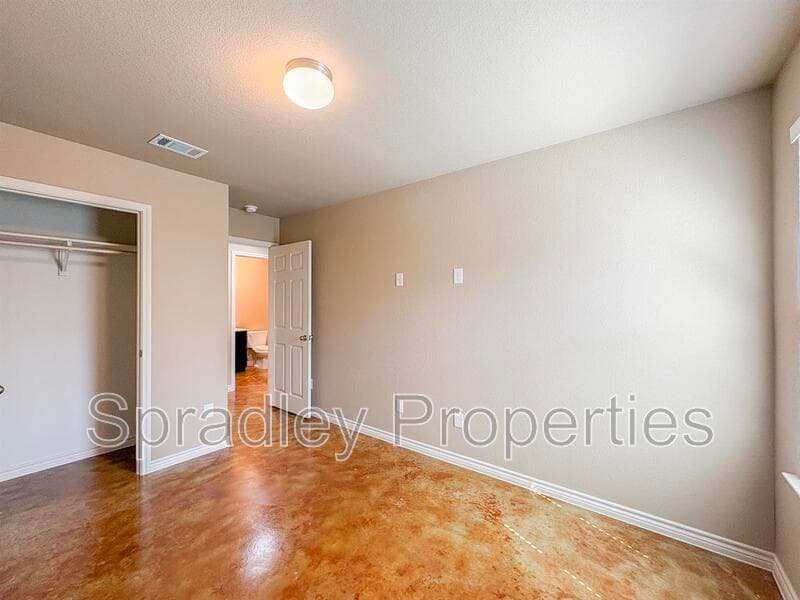 Belton Condo: 1040B Mason Dr