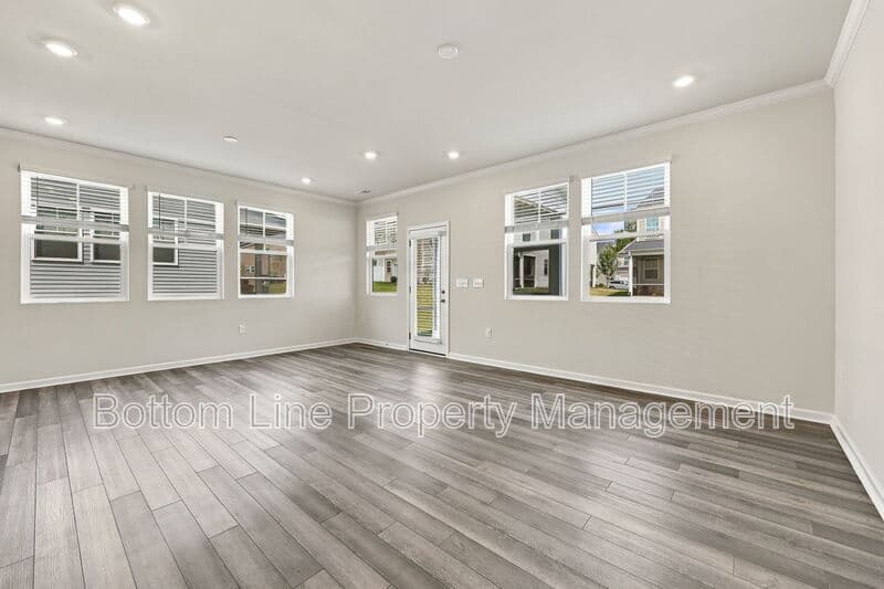 Durham Townhome: 5811 Woodlawn Dr