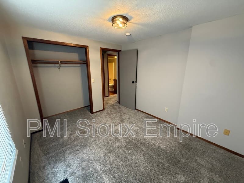 Sioux Falls Townhome: 211 N Fairfax Ave