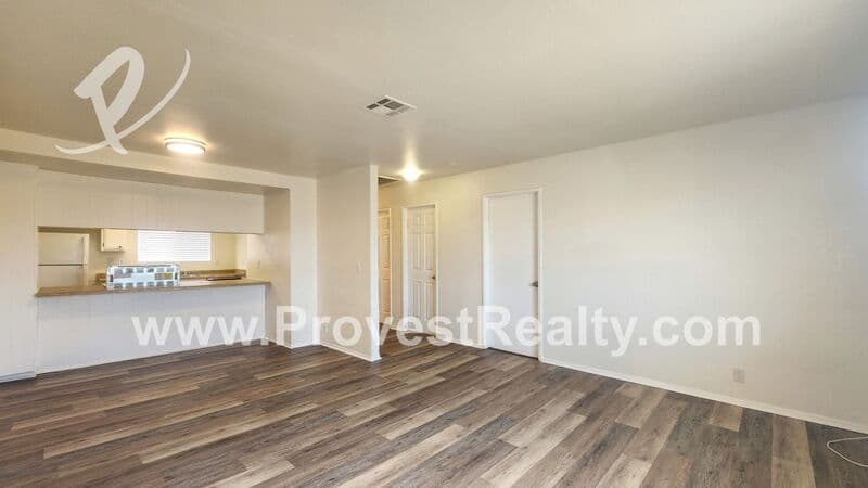 Apple Valley House: 17979 Quantico Rd