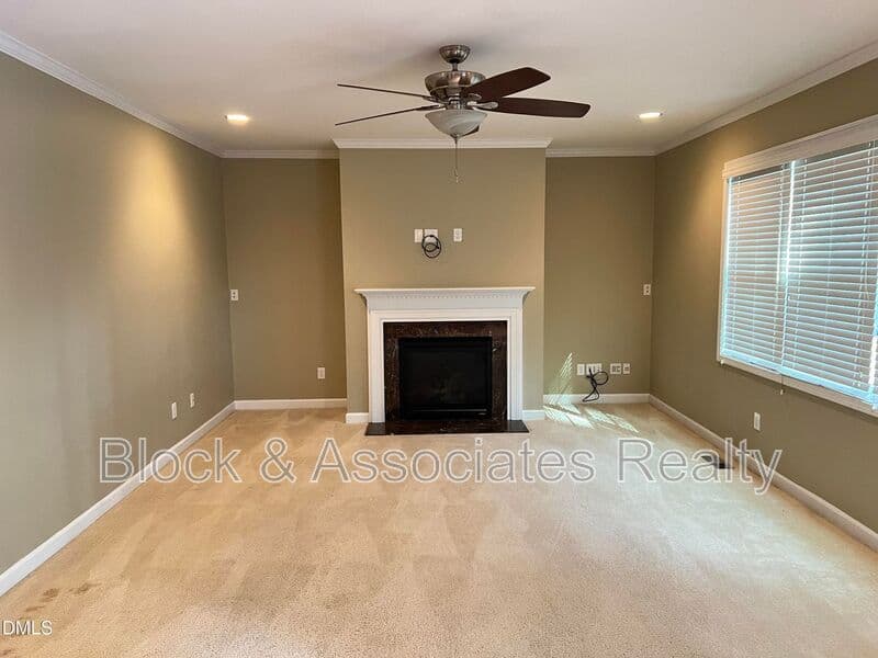 Cary House: 936 Bentbury Way