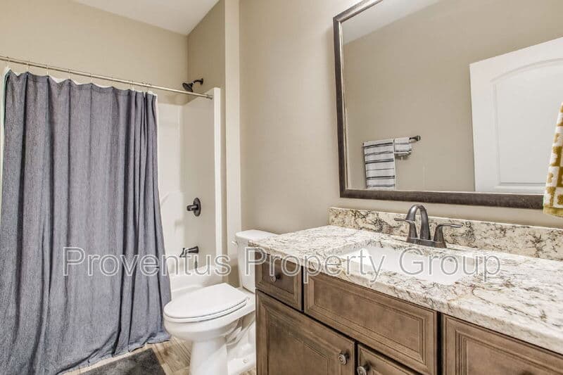 Mary Esther House: 215 Green Dr
