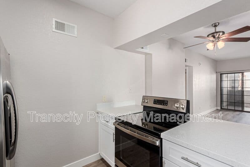 Scottsdale House: 8020 E Thomas Rd