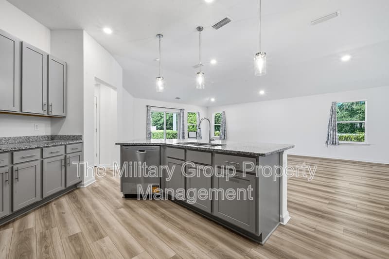 Jacksonville House: 6506 Sandler Lakes Drive