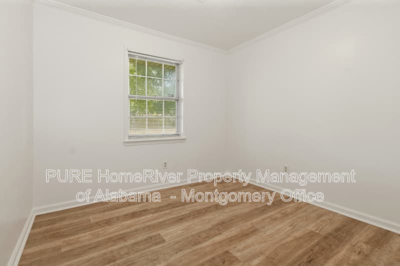 Montgomery House: 5818 Wares Ferry Road