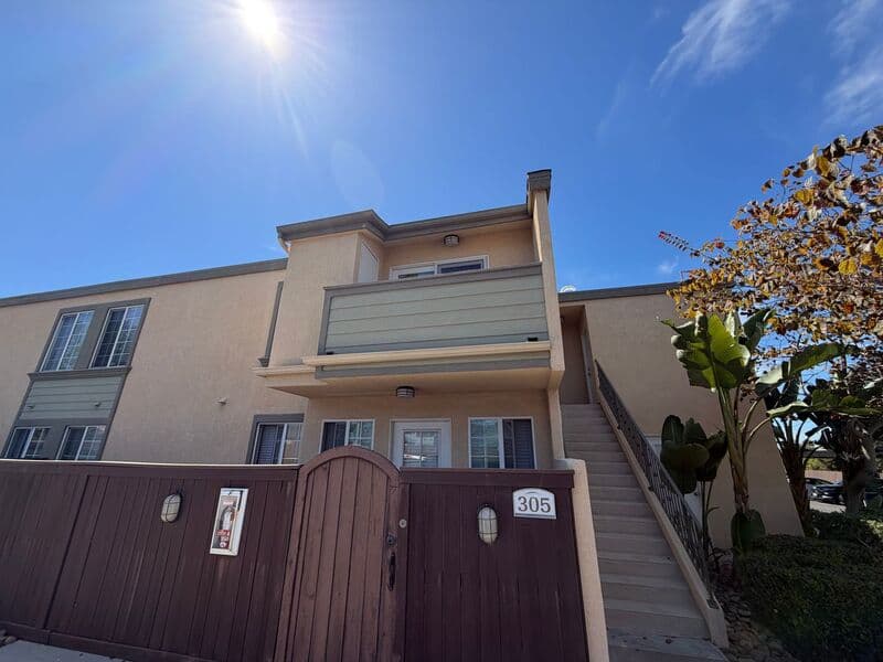 San Diego House: 5402 Balboa Arms