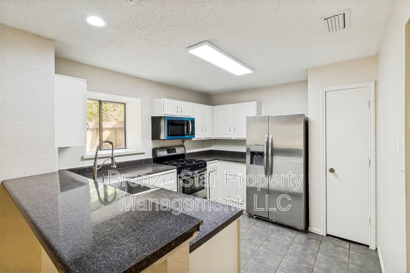 Dallas House: 4710 Fallon Place