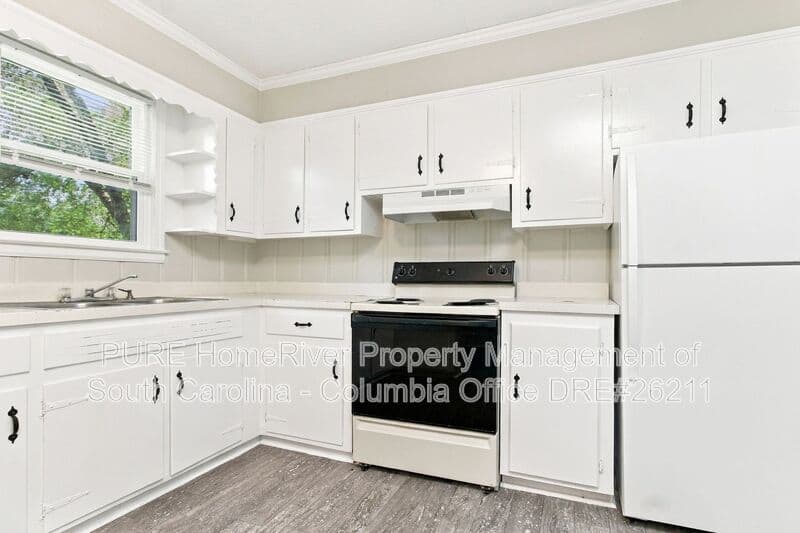 Columbia House: 3624 Live Oak St