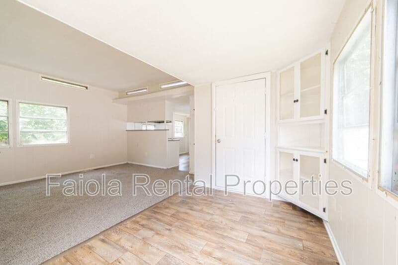 Franklinville House: 36 Hale Avenue
