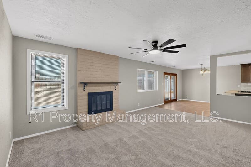 Rio Rancho House: 209 Villa Verde Drive Southeast