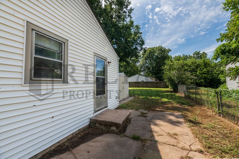 Haysville House: 301 Lamar Court