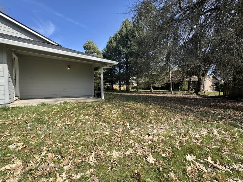 Hillsboro House: 1958 Northeast Darby Street