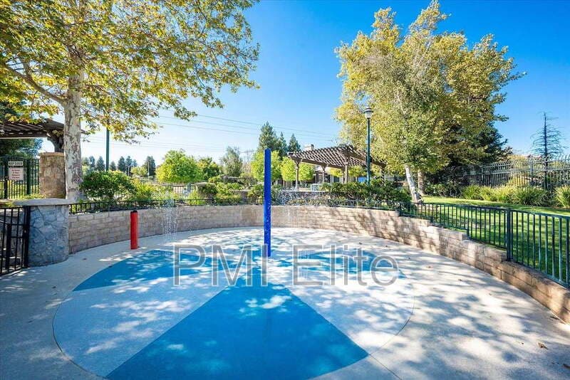 Castaic House: 32029 Cypress Way