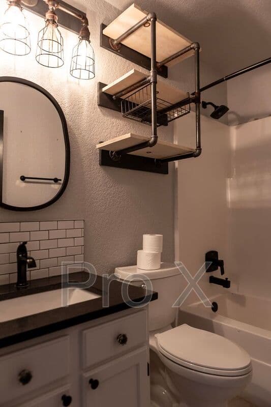 Fayetteville House: 833 S Eastview Drive