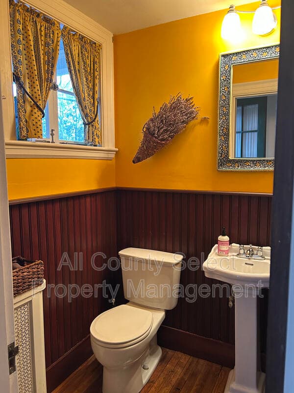 Beverly House: 38 Baker Ave