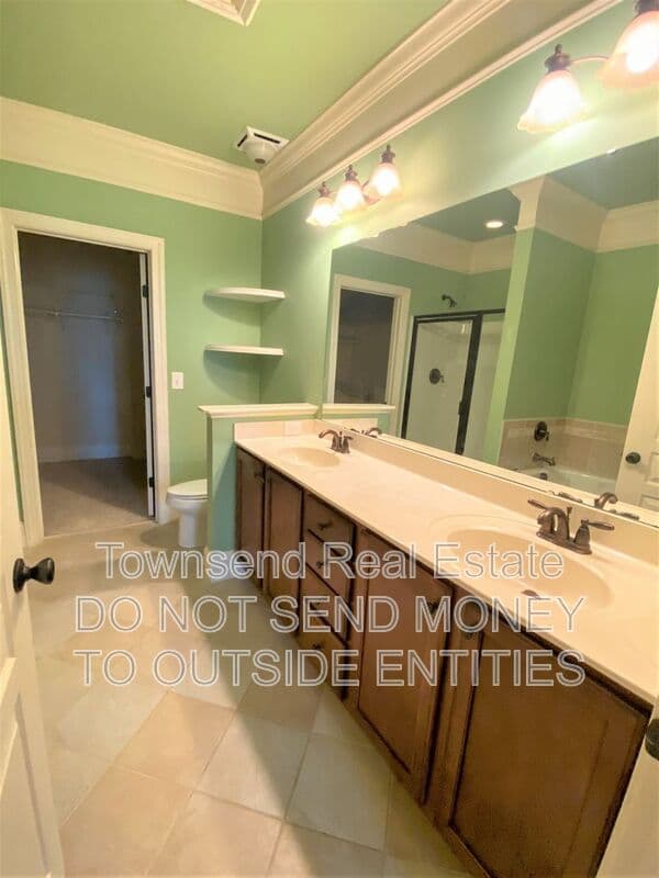 Fayetteville House: 3310-304 Starboard Way