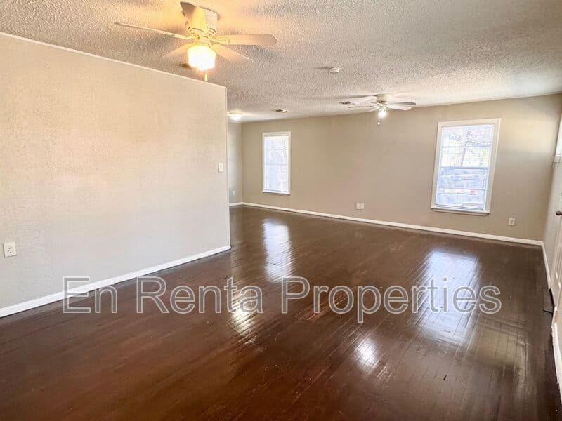 Fort Worth House: 6037 Graham St.