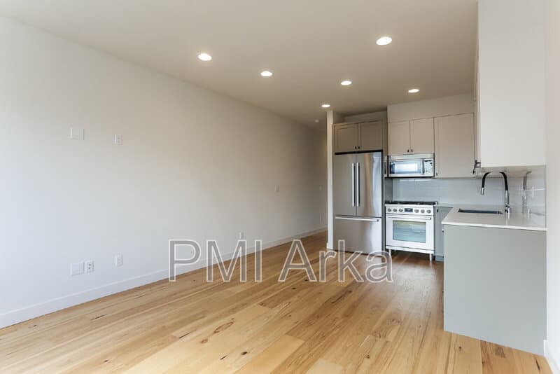 Seattle Townhome: 2441 NW 61st St