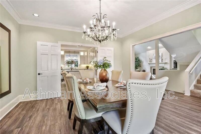 Atlanta House: 930 Manchester Place