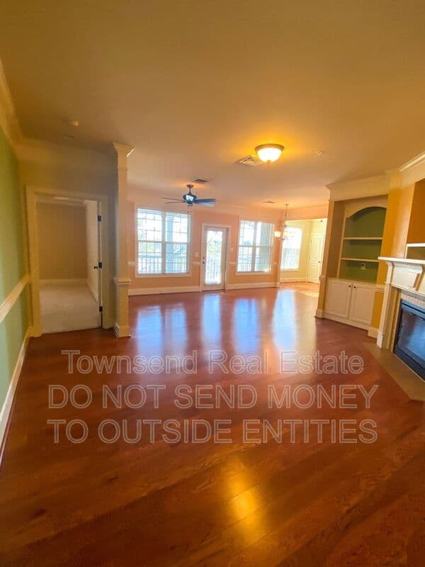 Fayetteville House: 3310-304 Starboard Way