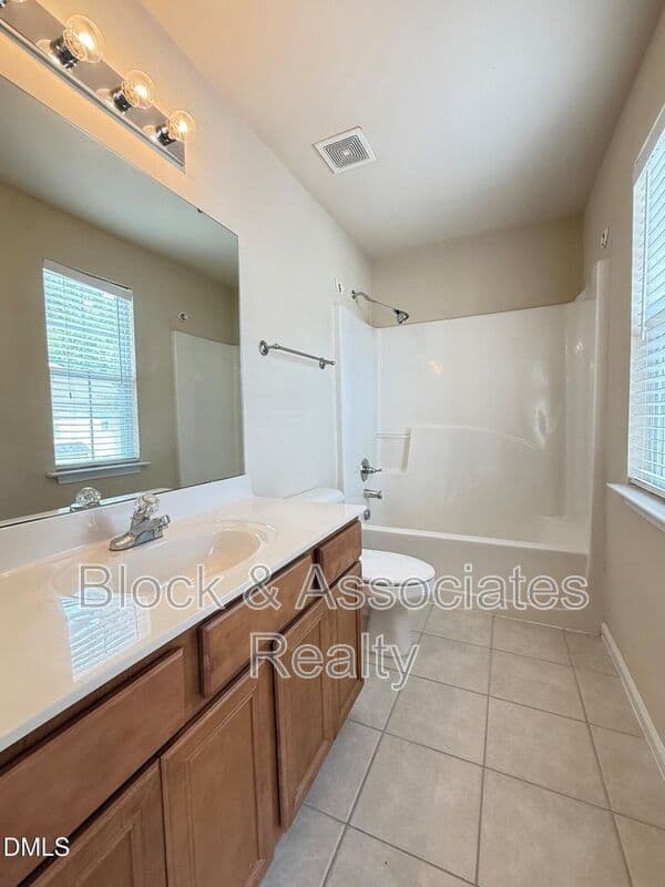 Raleigh House: 9911 Cleaver Ct