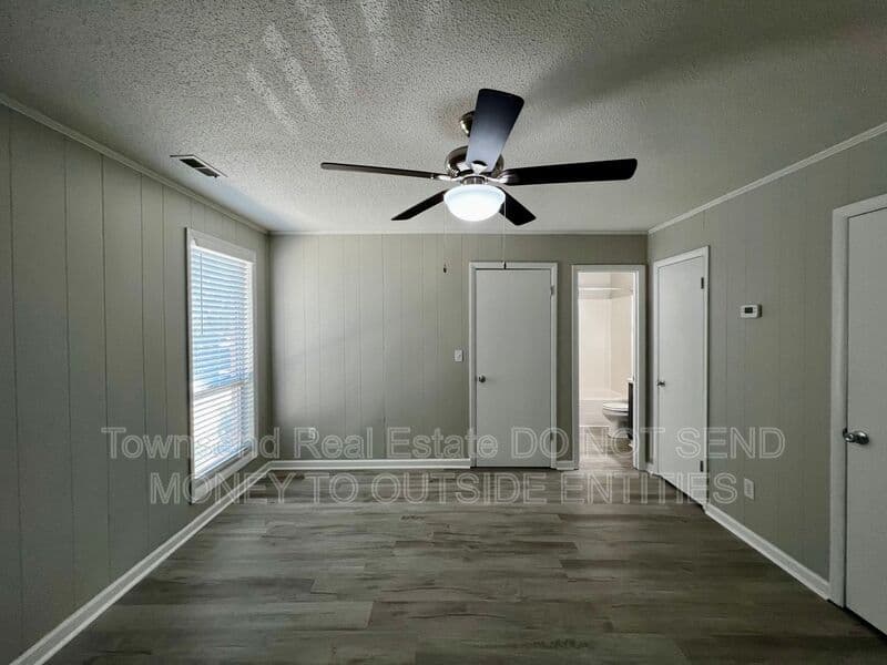 Fayetteville House: 5858-D Century Oaks Drive