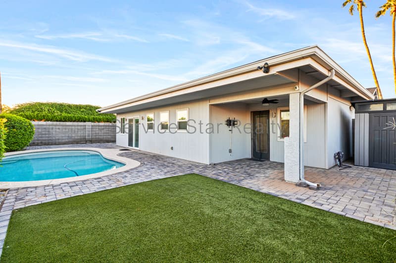 Chandler House: 1113 W Oakland St