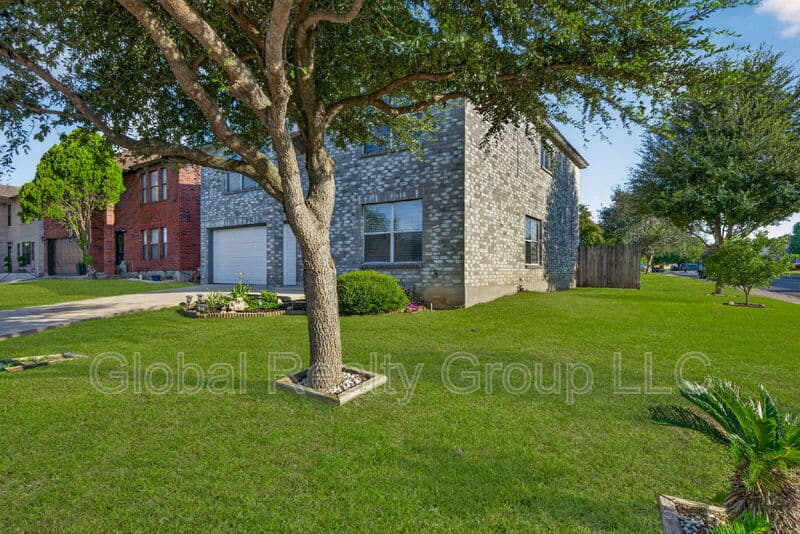 Converse House: 7702 Fairton Pl