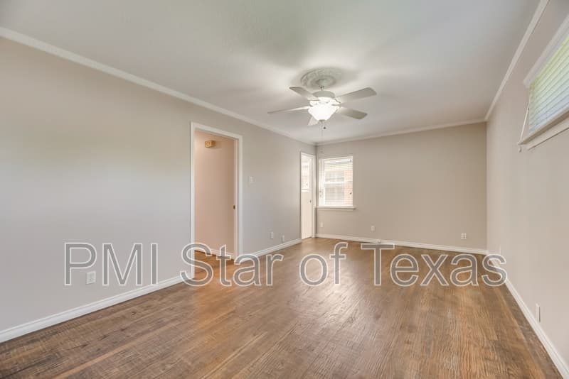 Dallas House: 11643 Rogue Way