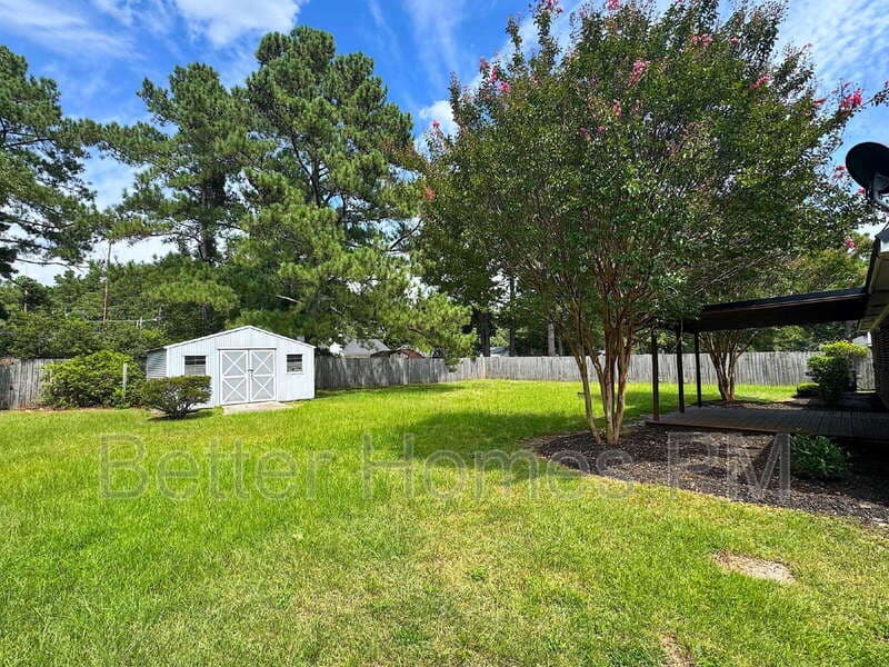 Hope Mills House: 5328 Tory Hill Road
