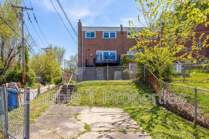 Baltimore Townhome: 2400 W Garrison Ave