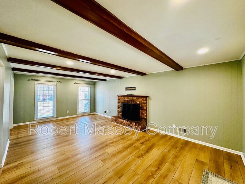 Louisville House: 2603 Aintree Way