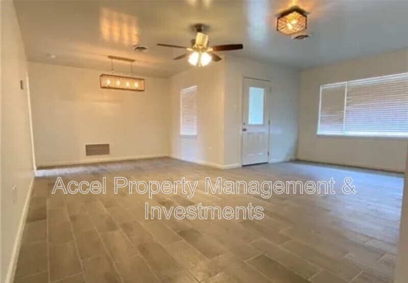 McAllen House: 1927 Daffodil Ave.