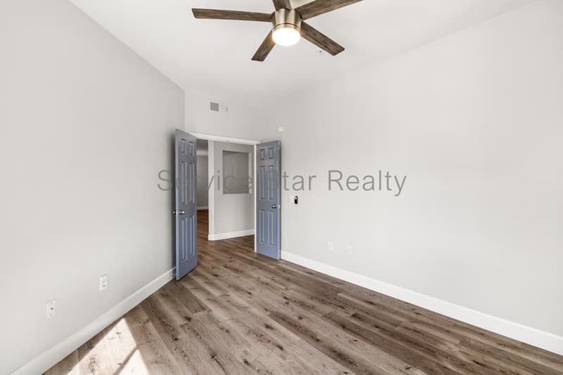 Scottsdale House: 15252 N 100th St
