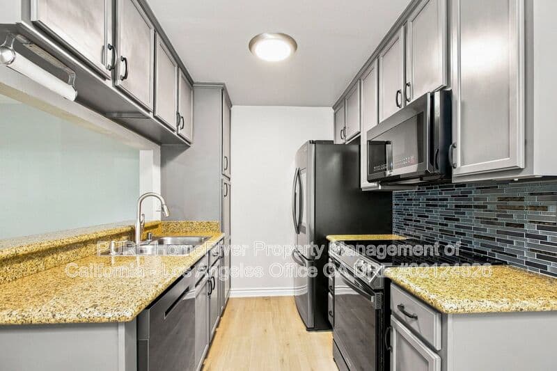 Torrance House: 23302 Marigold Ave