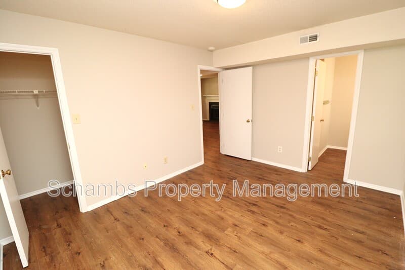 Raleigh House: 3905 Lexington Drive