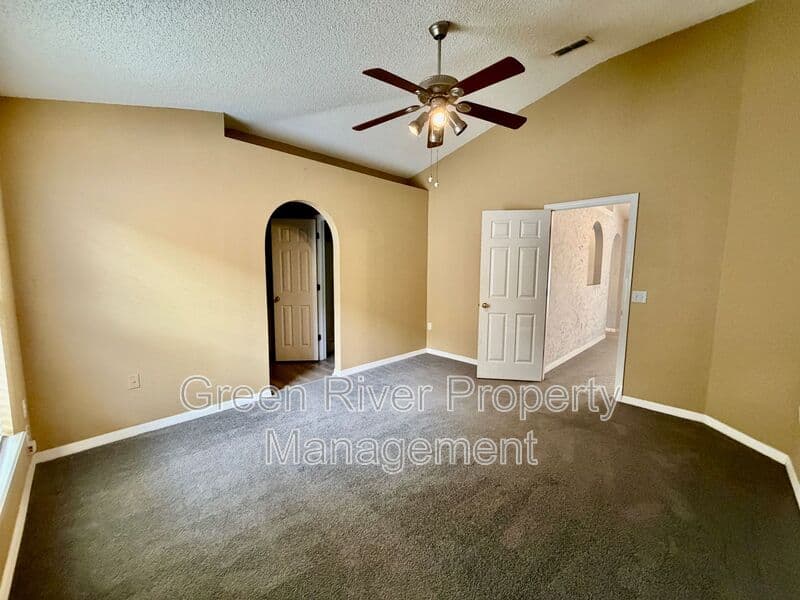 Jacksonville House: 8311 Oak Crossing Drive West