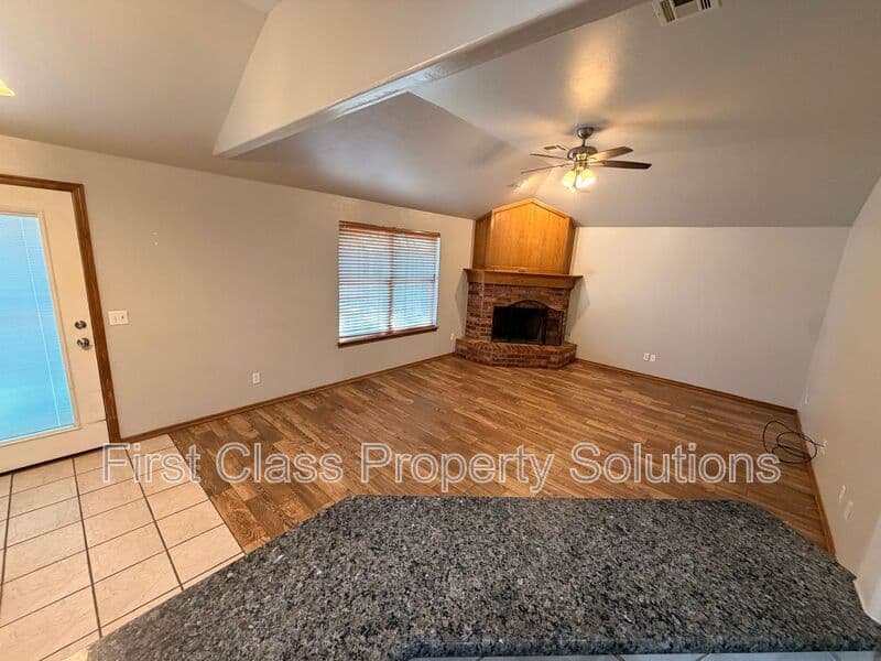 Yukon House: 12306 SW 13th St