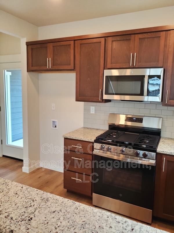 Springfield House: 5230 Holly Street