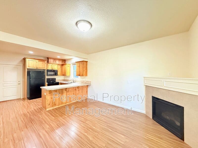 Vancouver House: 137 NW 76th St