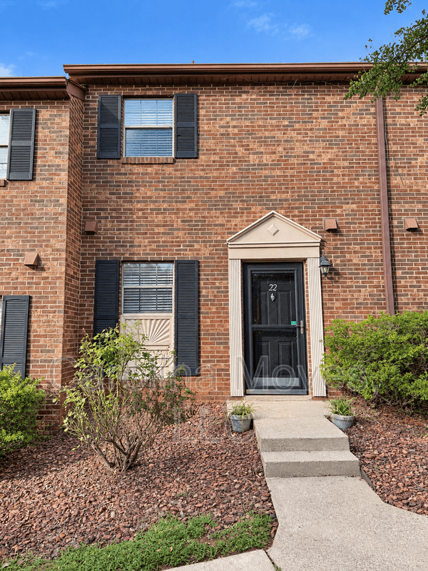 Taylors Townhome: 812 Reid School Rd.