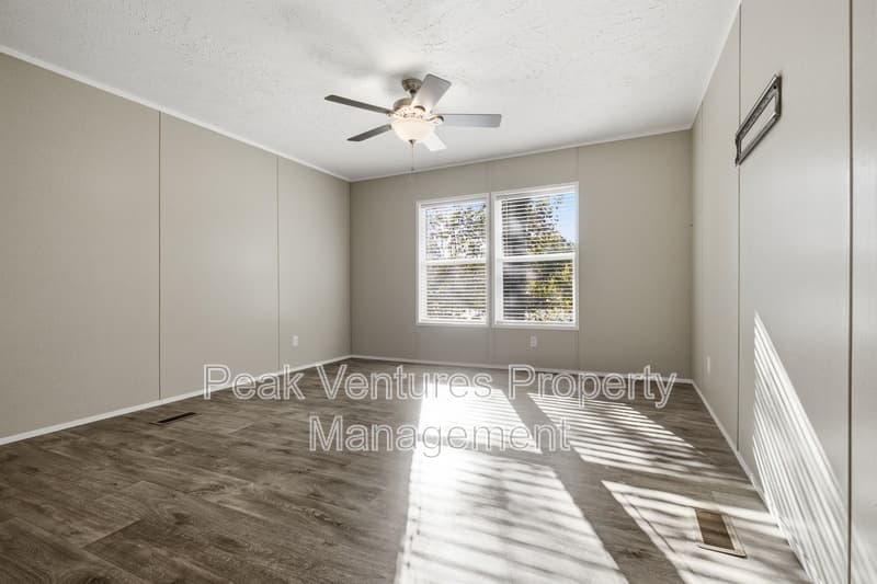 Rutherfordton House: 181 Youngs Dr