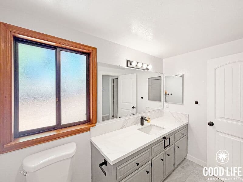 Valley Center House: 19286 Paradise Mountain Rd