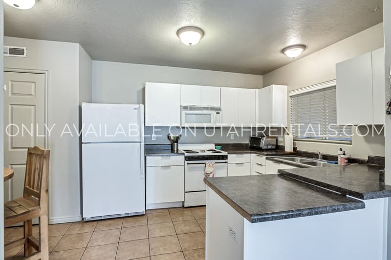 Provo House: 843 E 620 N