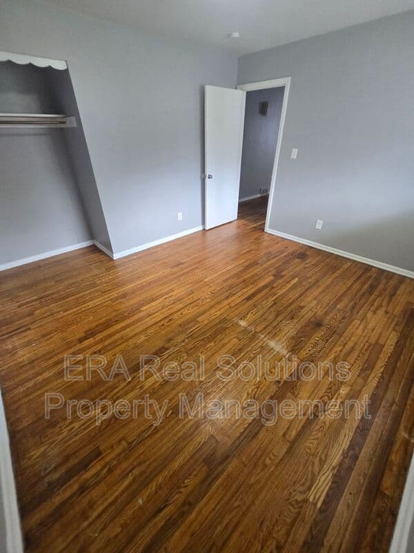 Columbus House: 1494 Selkirk Road