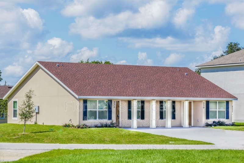 Poinciana House: 332 Dundee Dr